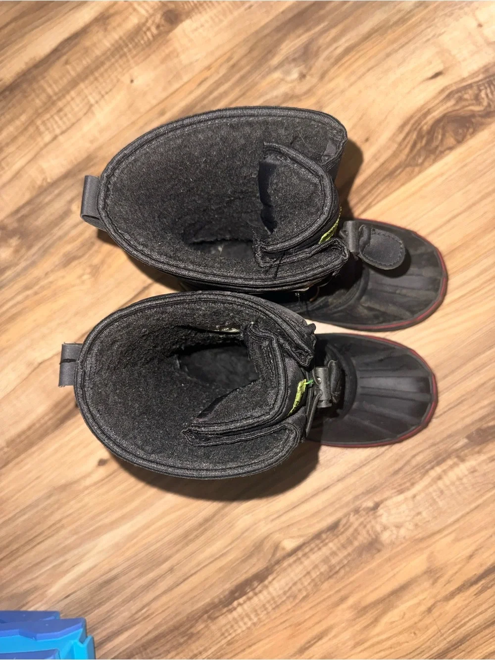 toddler boy’s size 12 insulated snow boots